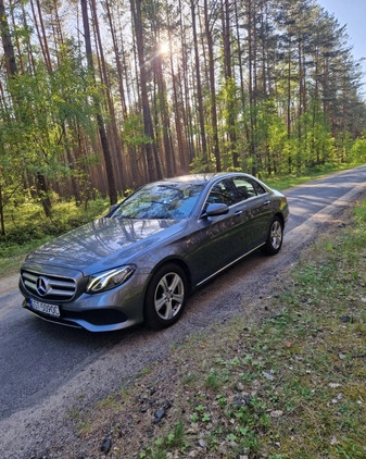 Mercedes-Benz Klasa E cena 121900 przebieg: 95000, rok produkcji 2017 z Skórcz małe 232